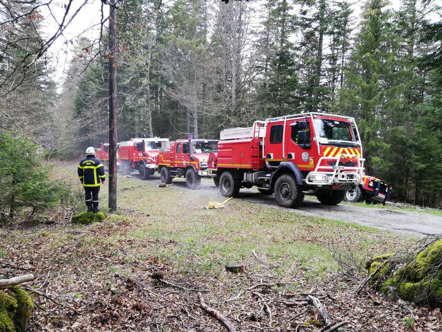 Ressources D'urgence Pour Feu De Forêt à Ardèche